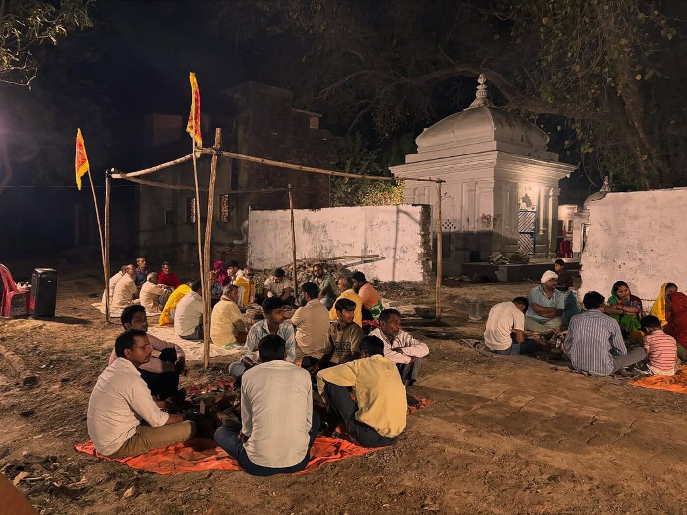 मंदिर प्रांगण में स्थापित भूत शुद्धि केंद्र — रात्रि सभा
